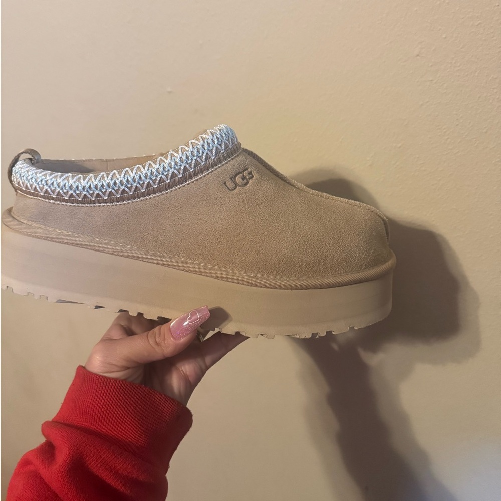 UGG - Picture 2 of 2